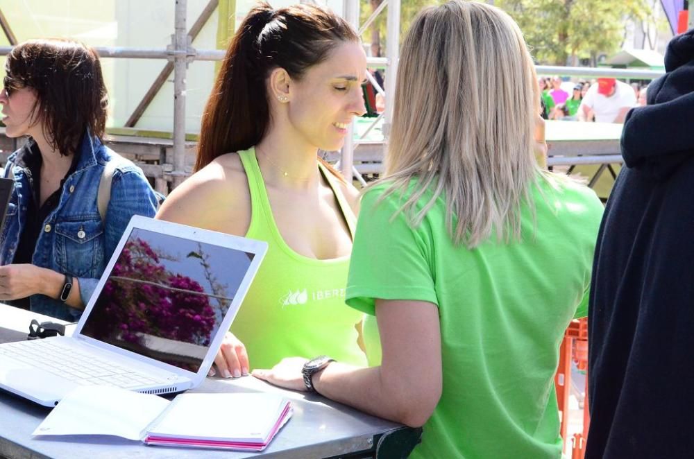 Entrega de dorsales de la III Carrera de la Mujer