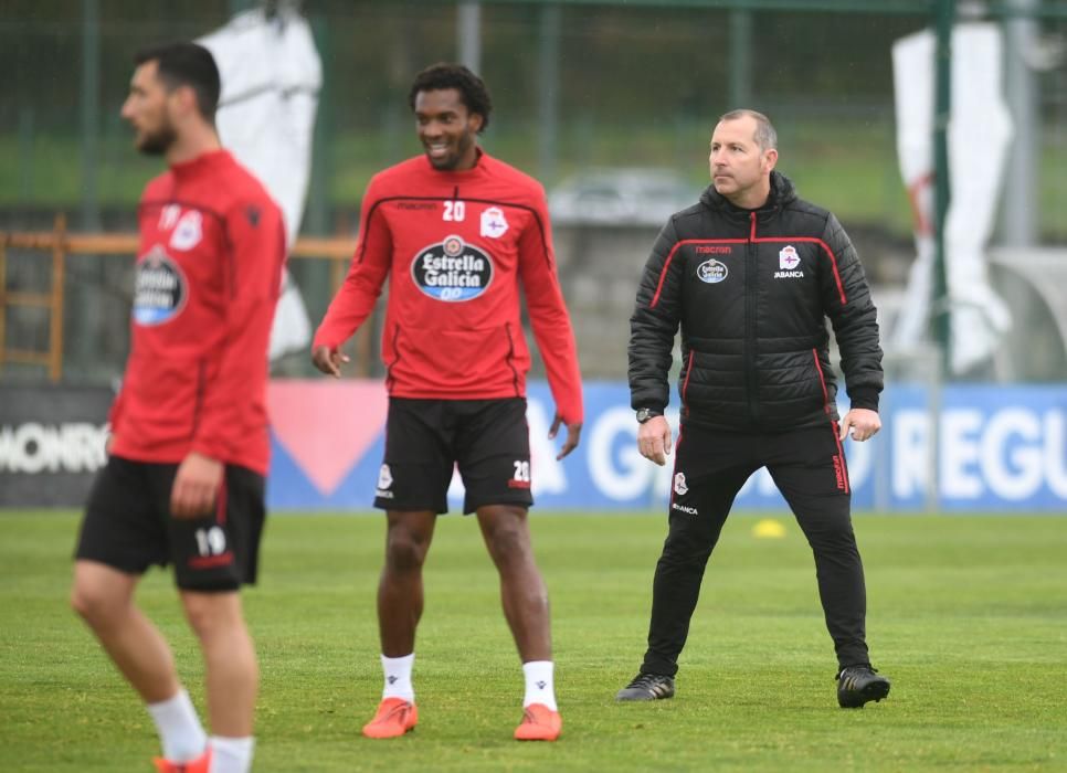 El nuevo técnico blanquiazul se pone al frente del equipo. El segundo entrenador Fabián Rivero y el preparador físico Moisés del Hoyo se unen junto a Martí al cuerpo técnico del primer equipo.