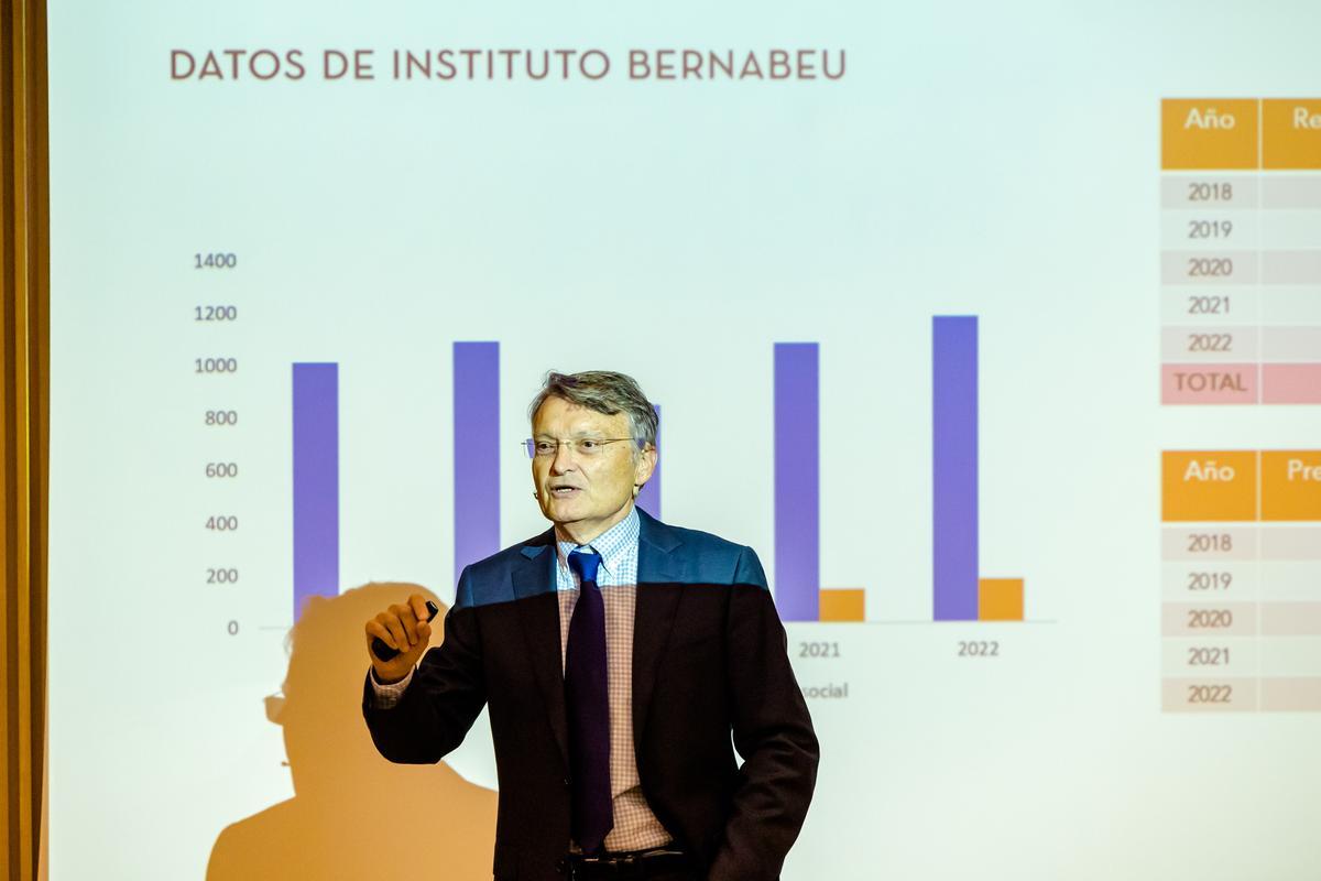 El doctor Rafael Bernabeu, director médico de Instituto Bernabeu.