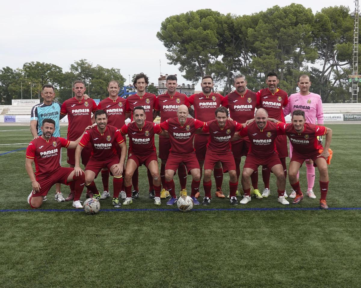 En la imagen, la formación del Emat Displays-Villarreal, donde aparecen, de pie: Fernando Fernández,  José León,  Fernando Valle, Sergio Martín,  Iván Martínez,  Nikola Castillo, J. Manuel Crespo, David Ferruses y Raúl Fernández. Y agachados: Rubén García Calvillo, Salvador Estellés, Iñaki Olalla, Pascual Molés, Jesús Amposta, J. María Balaguer y Alejandro Nebot.