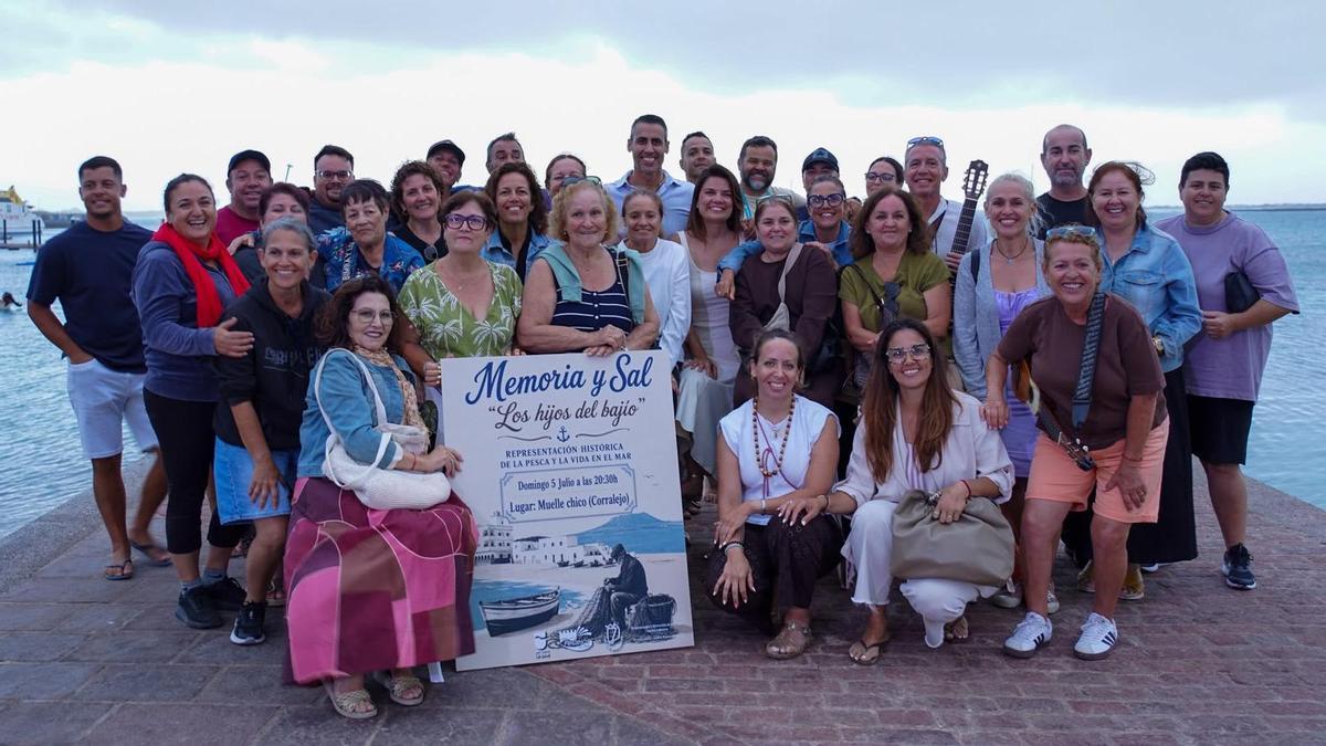 Los vecinos de Corralejo convierten sus recuerdos en teatro con 'Memoria y Sal'