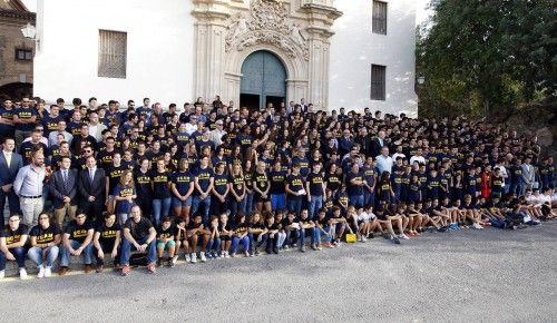 Ofrenda floral de los equipos de la UCAM en la Fuensanta