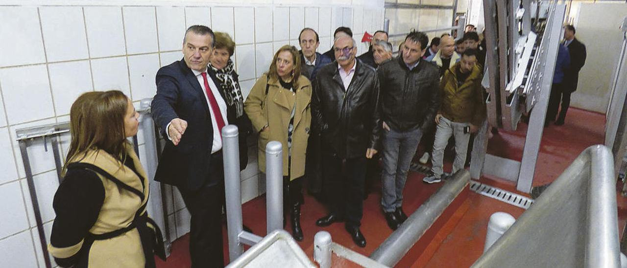 Luis Alberto Sánchez Panero, segundo por la izquierda, el día de la inauguración del Matadero.