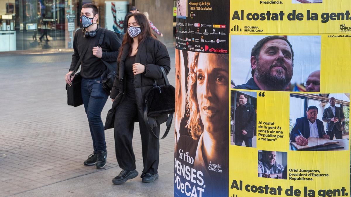  Carteles electorales en la plaza de Catalunya de Barcelona, el primer día de campaña, este viernes.