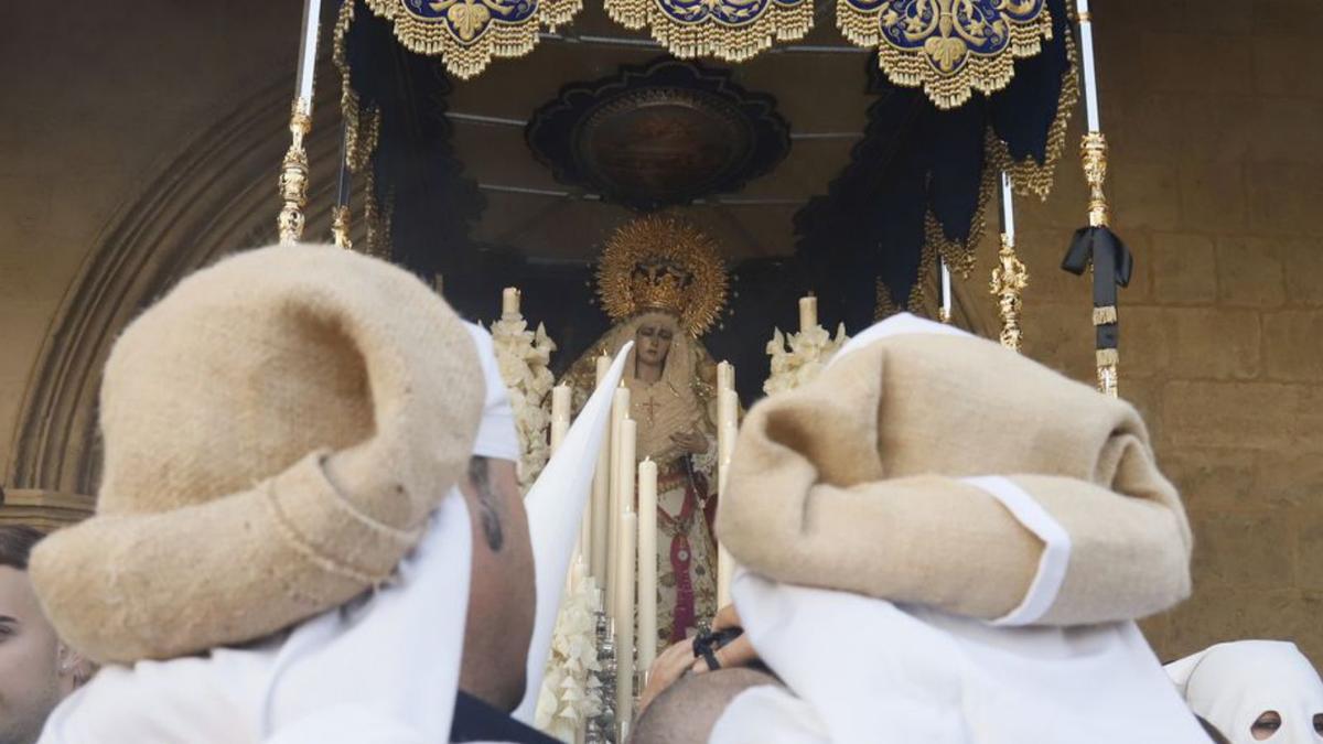 La Virgen de la Palma, en su salida de la parroquia de San Lorenzo.