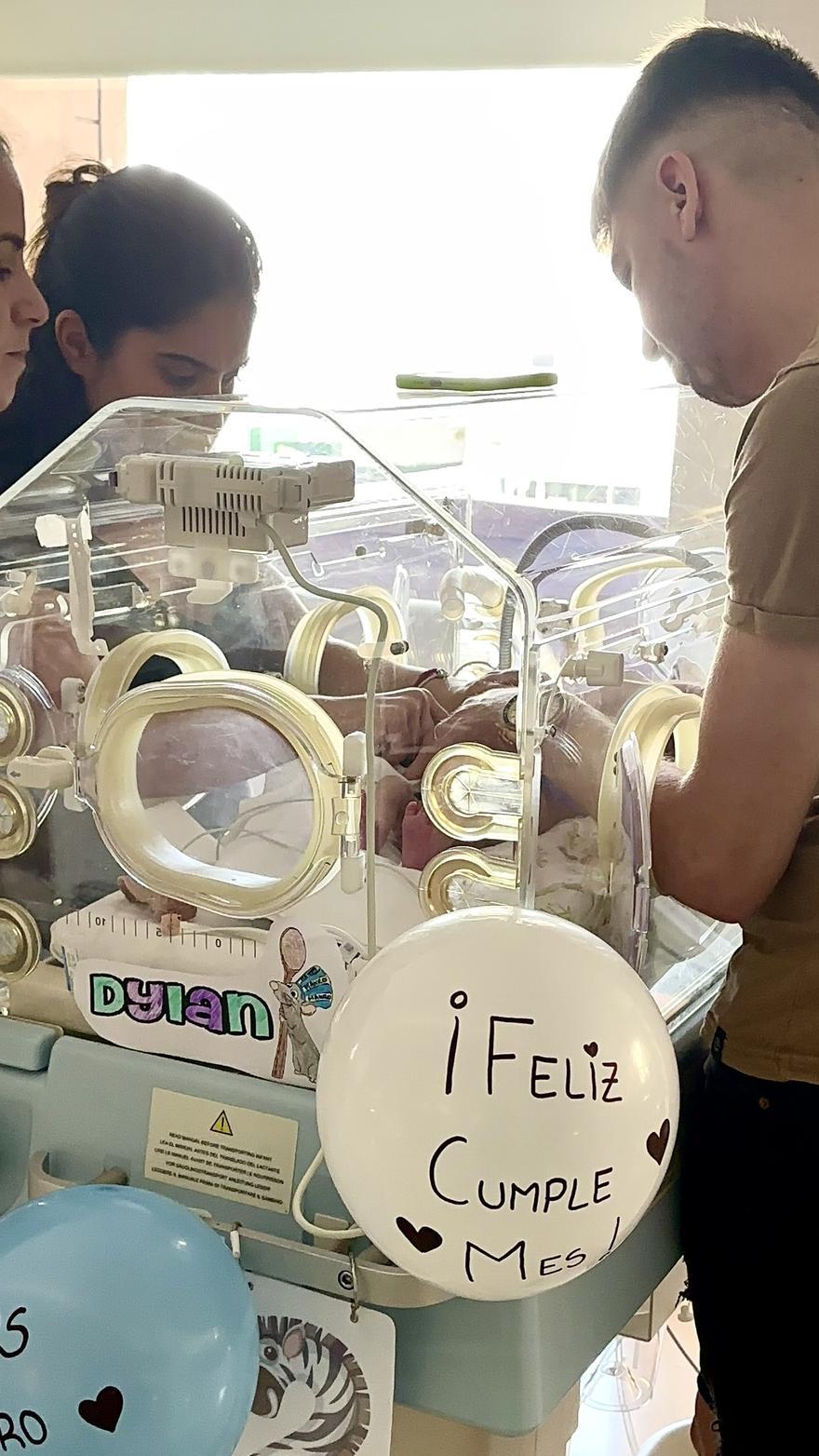 Dylan cumple un mes en la UCI Neonatal del Hospital Vithas Las Palmas