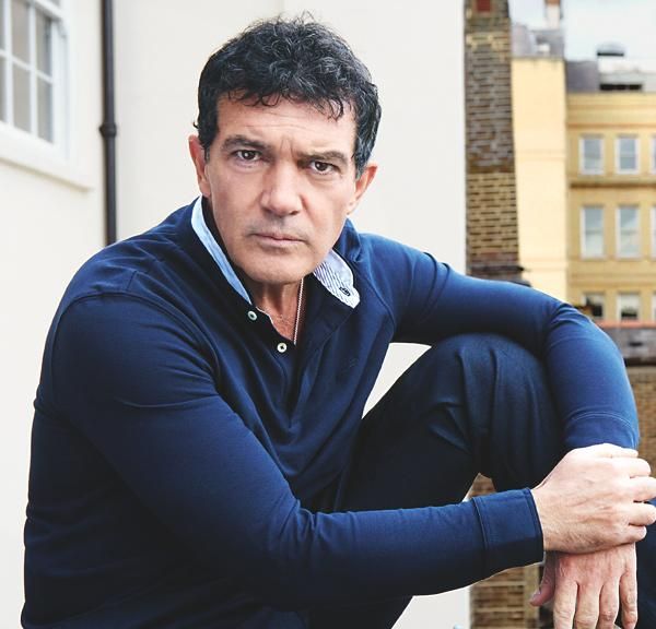 Antonio Banderas, Mr. Perfect home móvil