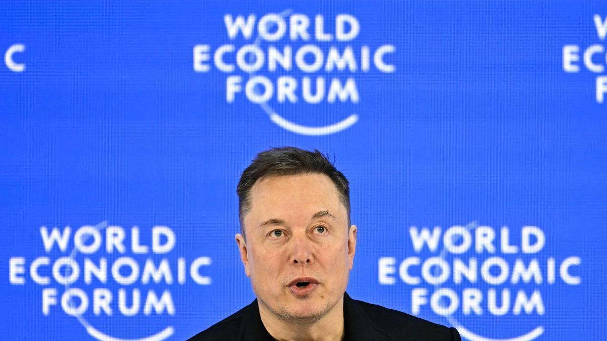 Elon Musk, invitado sorpresa en Davos: "Dentro de cinco años, la IA será más inteligente que toda la humanidad"