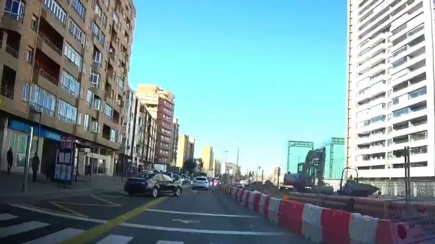 &#039;Cazan&#039; a un conductor de Uber bloqueando el tráfico en la avenida Navarra al parar en dirección contraria
