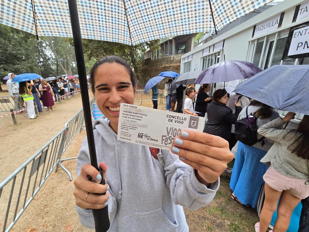 Concierto de Viva Suecia: la lluvia no desanima a los fans, que guardan cola en Castrelos Concierto de Viva Suecia: la lluvia no desanima a los fans, que guardan cola en Castrelos