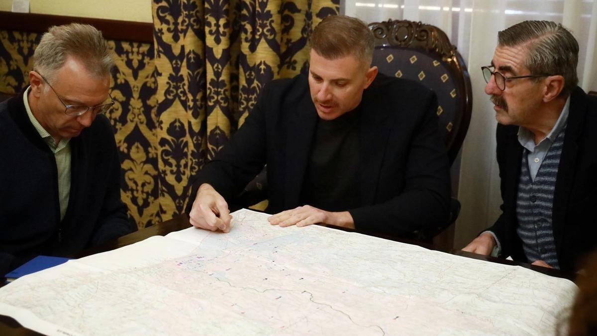 Jordi Mayor con José María Ángel en la reunión mantenida este viernes.