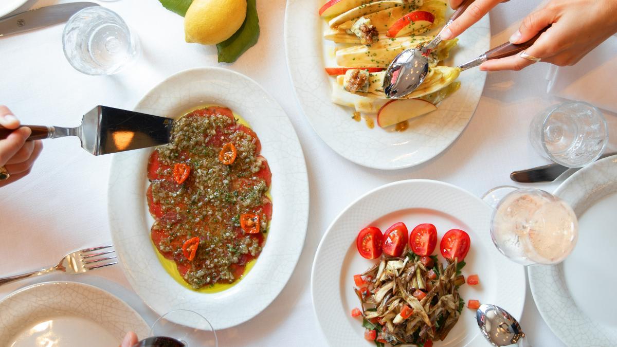 La Petite Maison abre en Puente Romano Marbella y suma un nuevo reclamo gastronómico en la Milla de Oro.