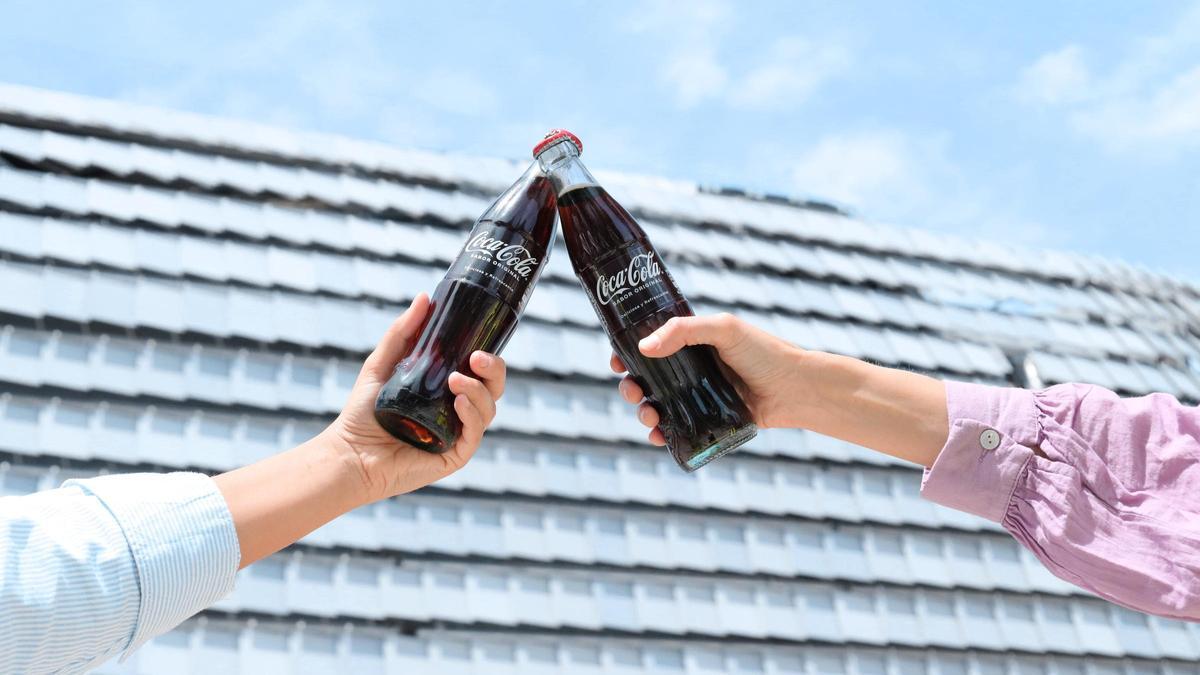 Foto distribuïda per Roig Arena i Coca-Cola després de l’acord