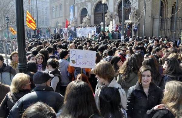 Imágenes de la jornada de huelga estudiantil en Zaragoza