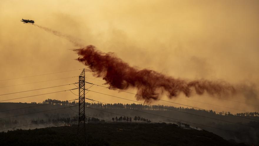 El incendio de Lobeira arrasa ya 560 hectáreas en el parque natural de O Xurés