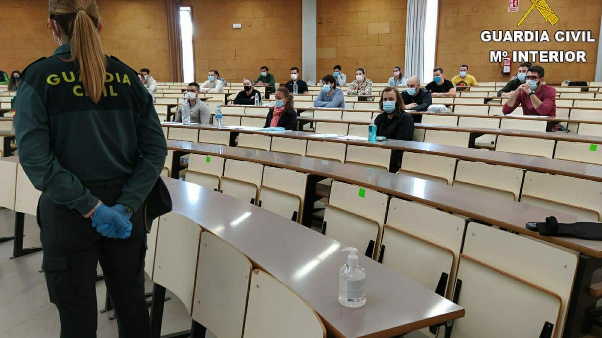 Momento durante el examen de oposición a Guardia Civil