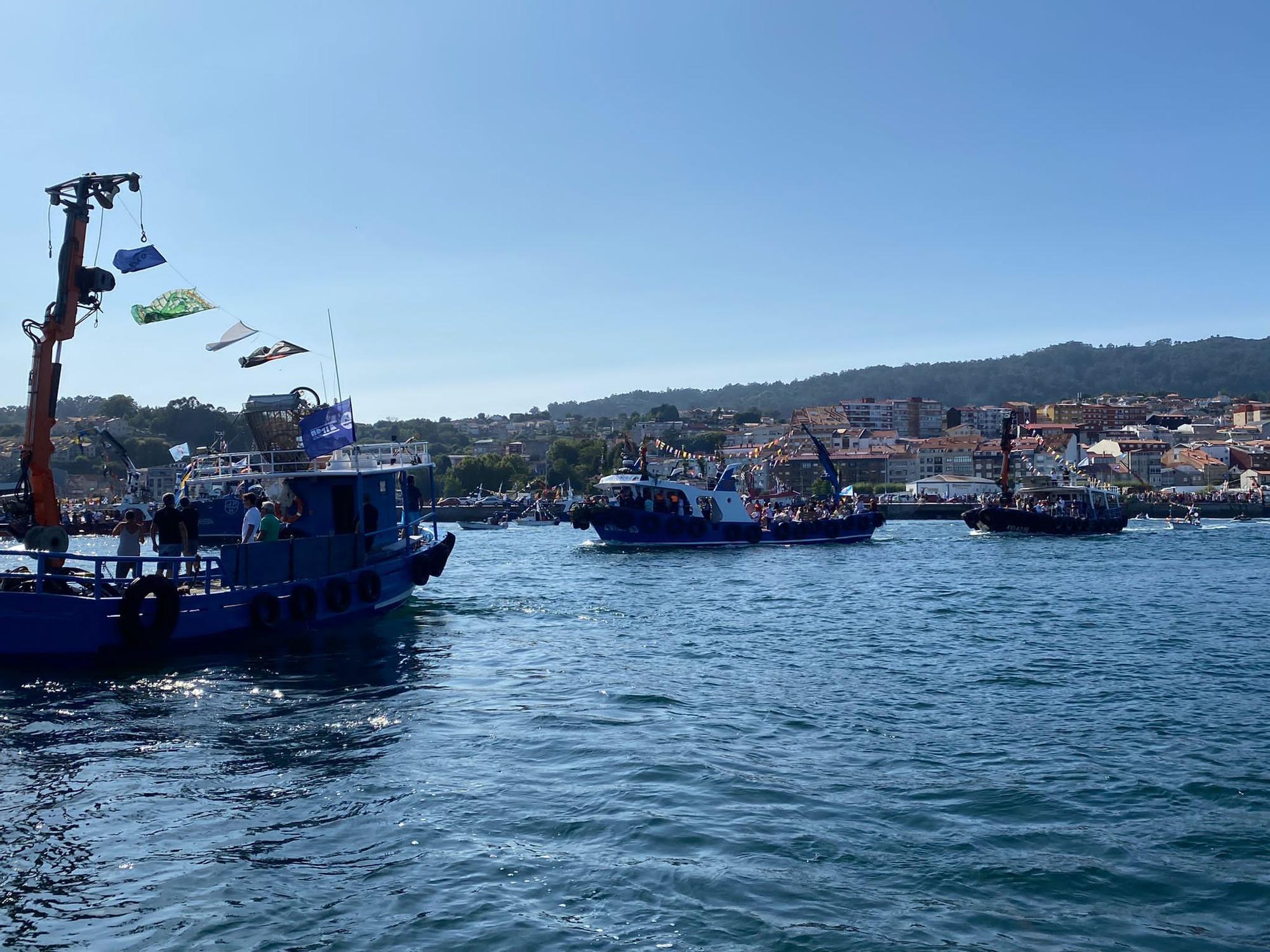 Decenas de barcos en la procesión marítima de Moaña