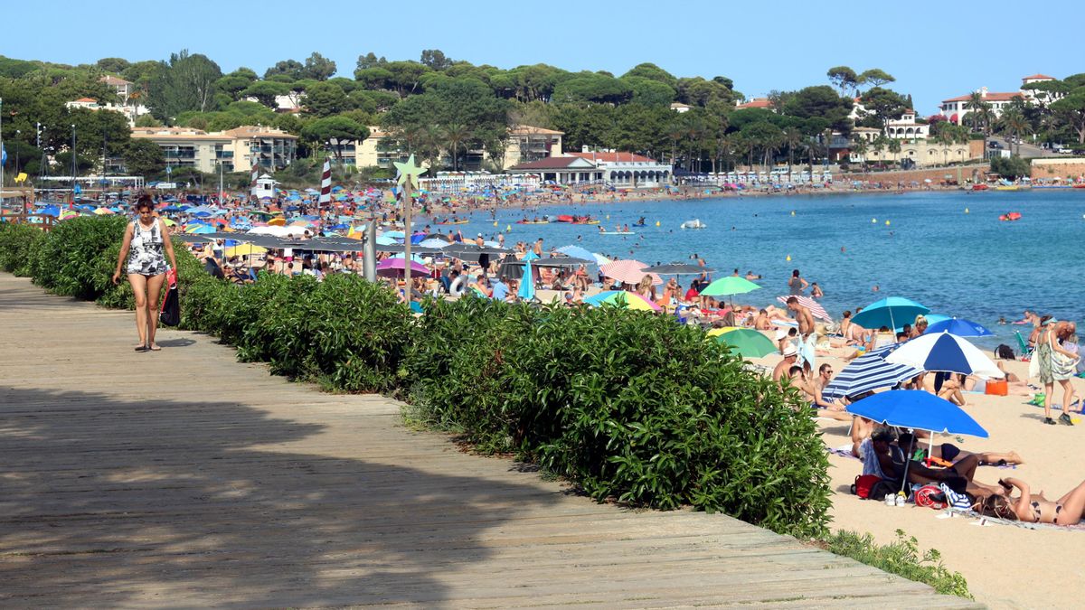 La platja de Sant Pol, a Sant Feliu de Guíxols