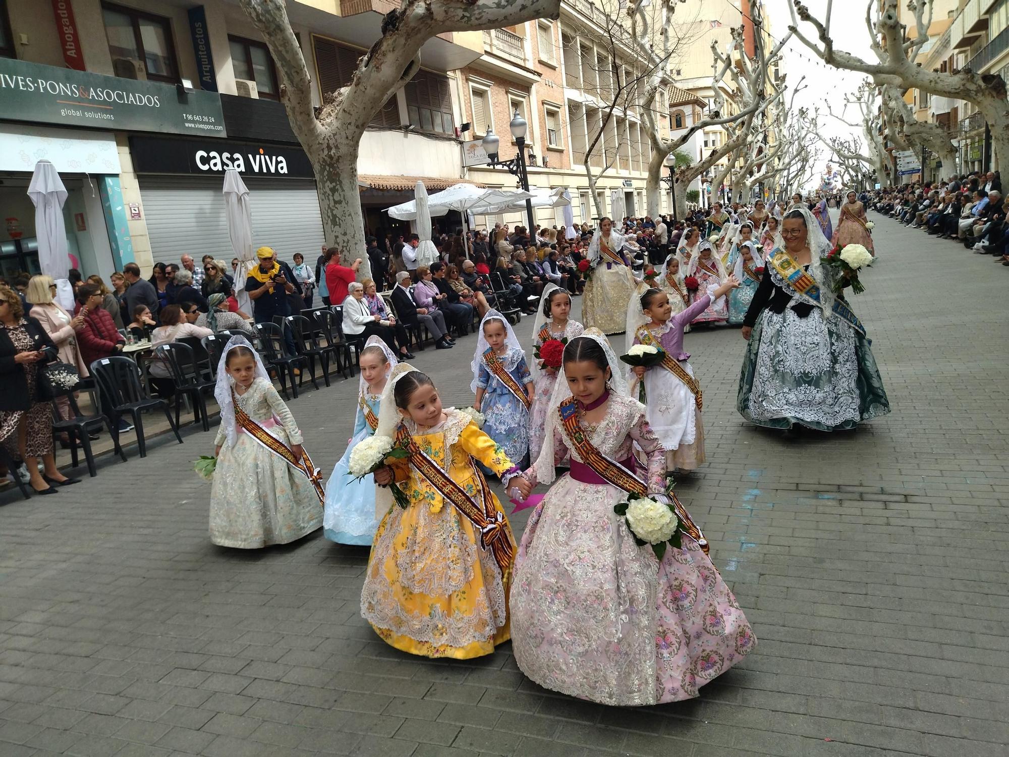 Puntual y diligente: magnífica ofrenda en las Fallas de Dénia (imágenes)