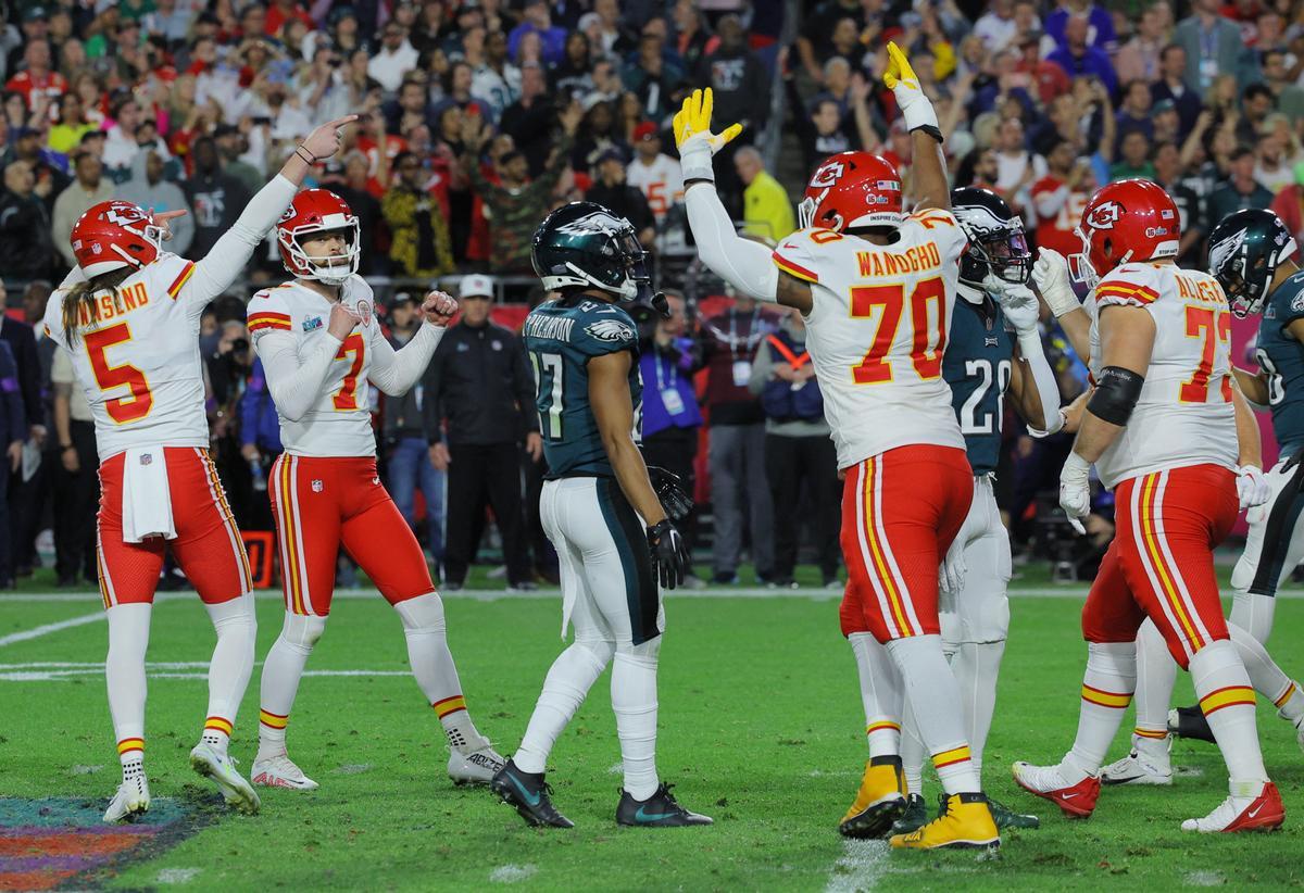 Los finalistas de la última edición de la Superbowl de fútbol americano: Kansas City Chiefs y Philadelphia Eagles.