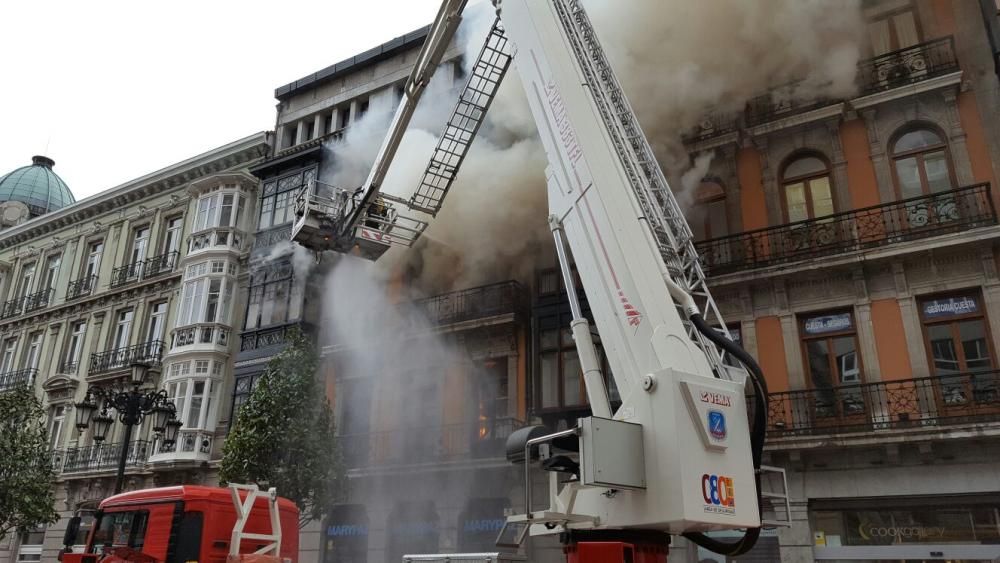 Incendio en la calle Uría de Oviedo