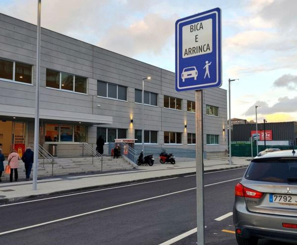 Señal ‘Bica e arrinca’, ubicada ayer.