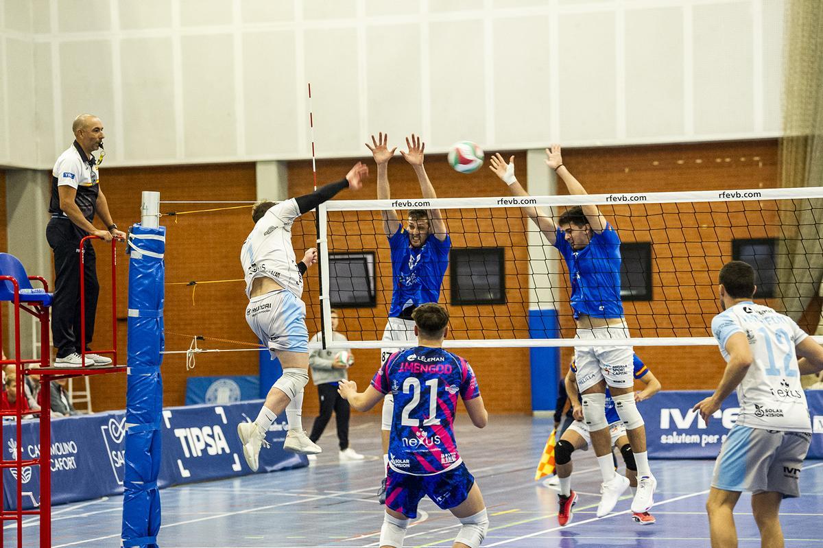 Un momento del partido ante el Melilla