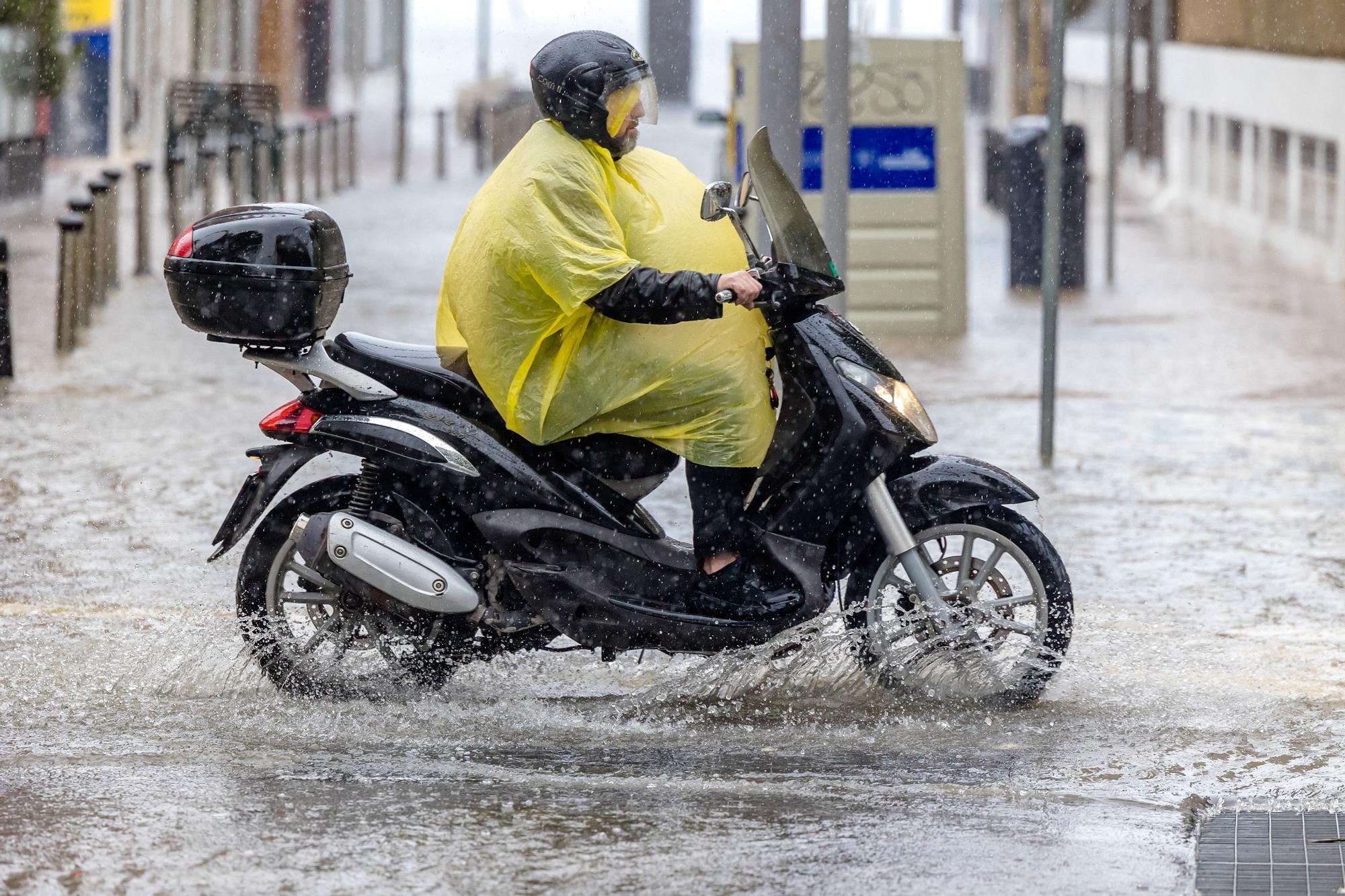 Lluvia cayendo con intensidad en Benidorm