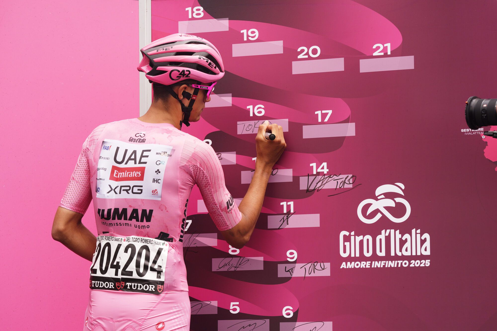 May 28, 2025, San Michele All'adige, Italia: Del Toro Romero Isaac of Uae Team Emirates Xrg, pink jersey, during the stage 17 of the Giro d'Italia from San Michele all'Adige (Edmund Mach Foundation) to Bormio, Italy - Wednesday, May 28, 2025. Sport - cycling. (Photo by Fabio Ferrari/LaPresse),Image: 1004191821, License: Rights-managed, Restrictions: * Bulgaria, Croatia, Czech Republic, France, Hungary, Italy, Romania, Slovak Republic, Serbia and Slovenia Rights Out *, Model Release: no, Credit line: Fabio Ferrari / Zuma Press / ContactoPhoto Editorial licence valid only for Spain and 3 MONTHS from the date of the image, then delete it from your archive. For non-editorial and non-licensed use, please contact EUROPA PRESS. 28/05/2025 ONLY FOR USE IN SPAIN. Fabio Ferrari / Zuma Press / ContactoPhoto;Press;LP_23410371.jpg;20250528_zsa_z19_040.jpg;Stage 17 of the Giro d'Italia;