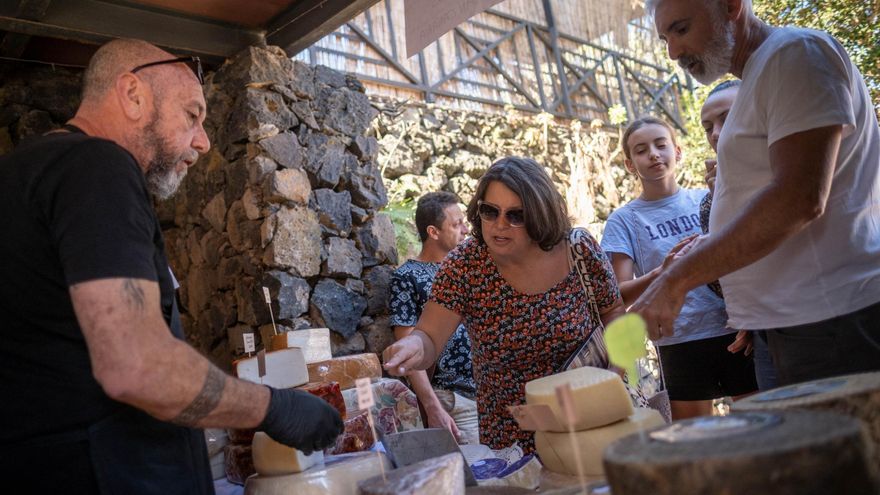The flavor of the Canary Islands becomes a fair in Pinolere