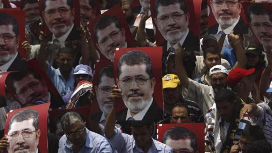 Mohamed Mursi advierte al Ejército de que morirá &quot;de pie&quot;