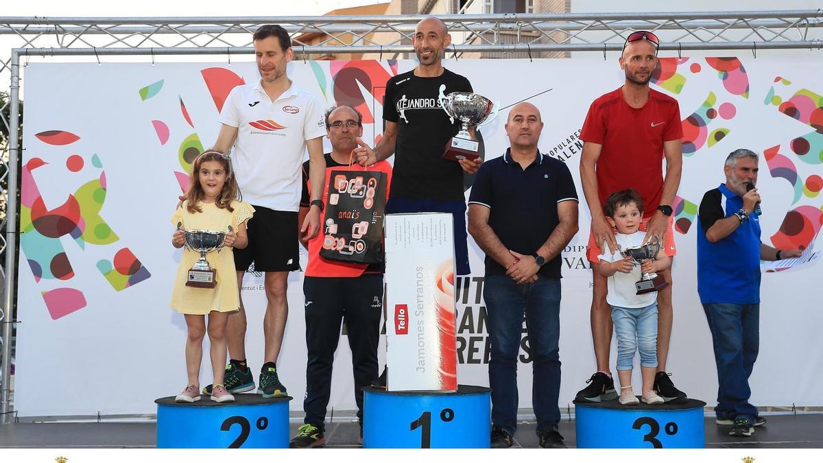 Los ganadores, desde la izquierda: Octavio Sanchis, Hassane Ahoucha y David Aparicio.