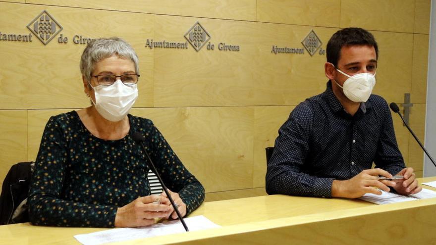 El portaveu de Guanyem Girona, Lluc Salellas, i la regidora de la formació Dolors Serra