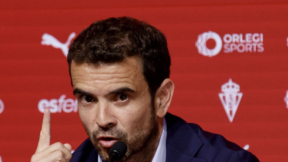 El presidente ejecutivo del Sporting de Gijón endurece el mensaje y pone precio a los abonos: "El que venga es para subir"