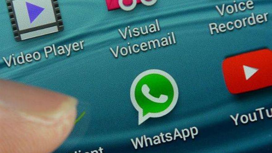 WhatsApp rectifica y permitirá desactivar el doble &#039;check&#039; azul