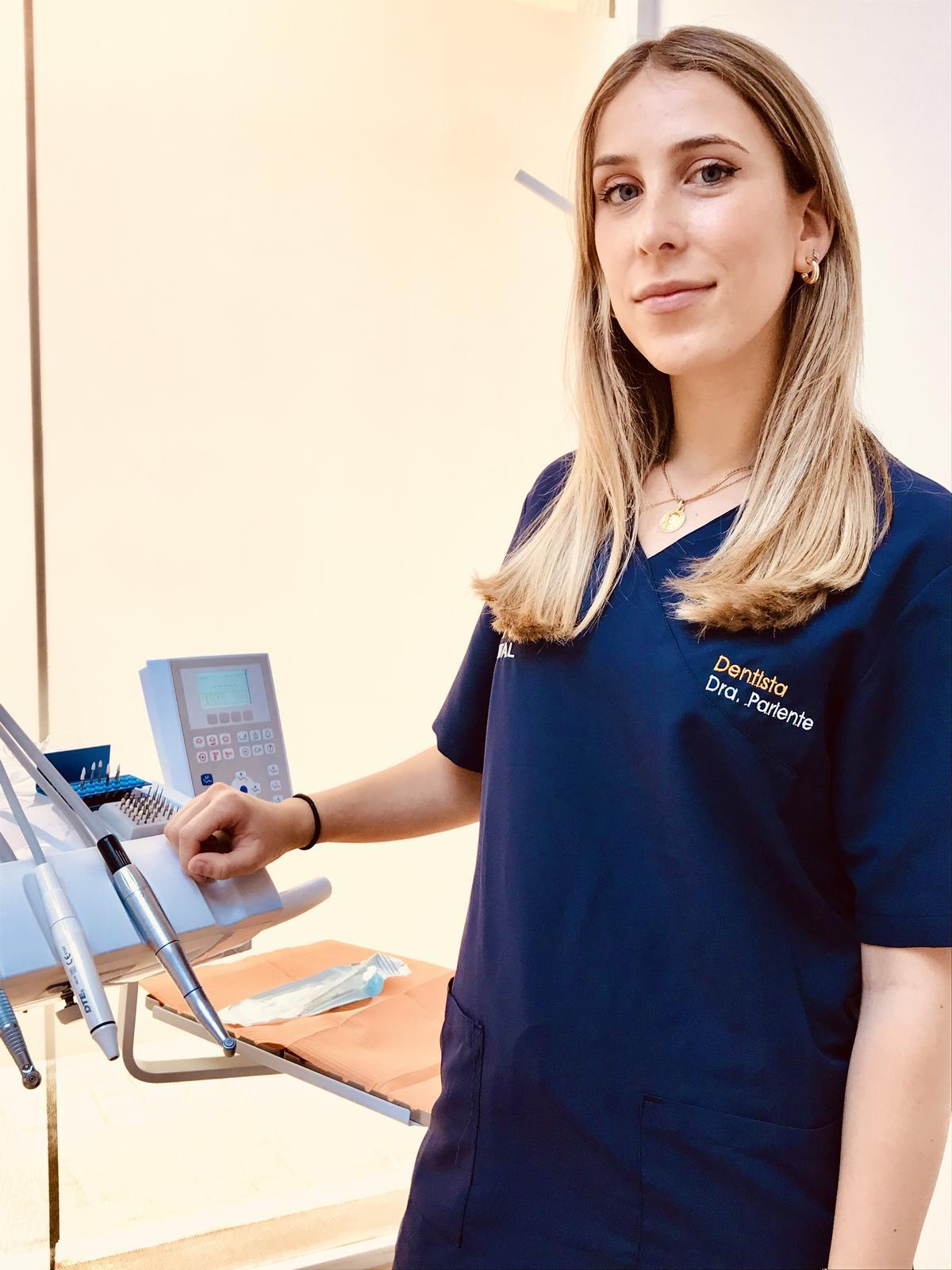 Doctora Lara Pariente, odontóloga por la Universidad Miguel de Cervantes de Valladolid, forma parte del equipo de dentistas de AN Dental.