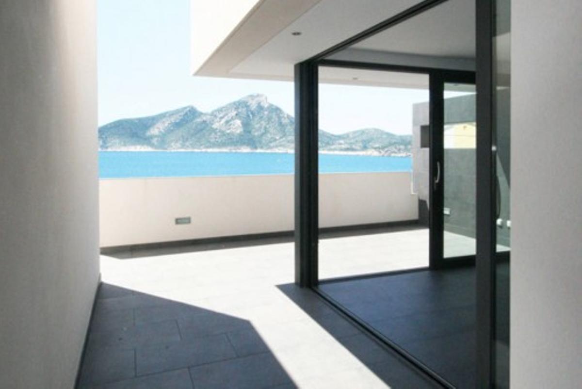 Espectacular casa plurifamiliar con solarium y piscina.