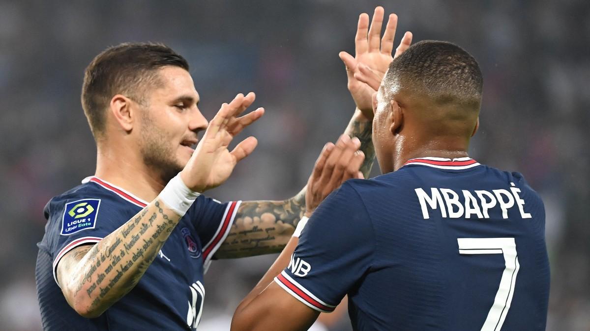 Icardi celebrando su gol con Mbappé