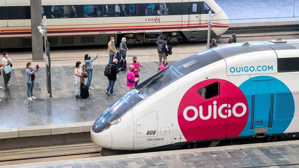 La compañía Ouigo inaugura su segunda línea de alta velocidad entre Madrid y Valencia.