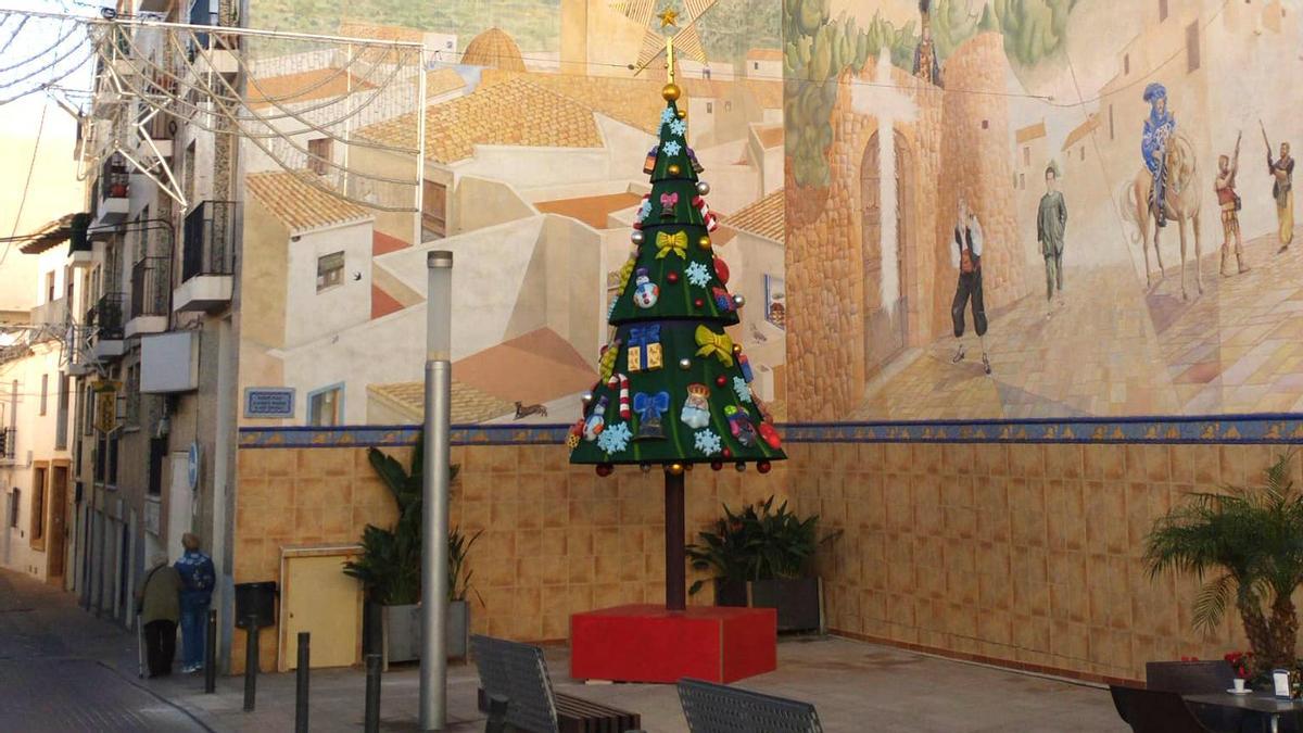 El árbol de Navidad que se ha instalado en Calp.