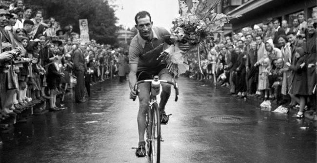 Bartali, tras uno de sus triunfos