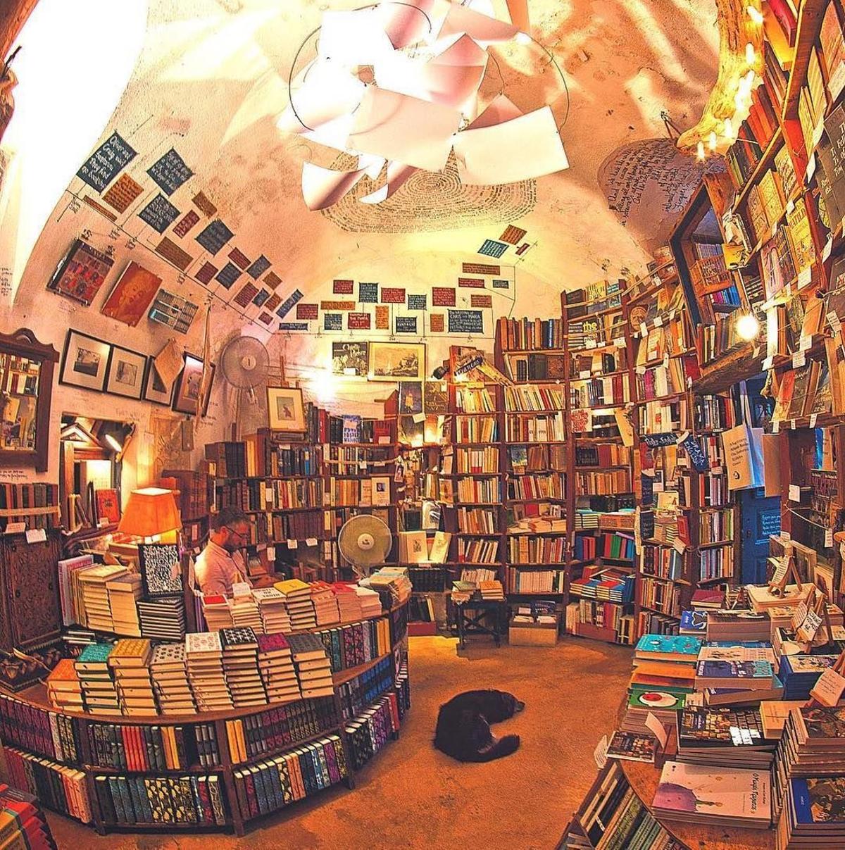Atlantic Books (Santorini, Grecia)