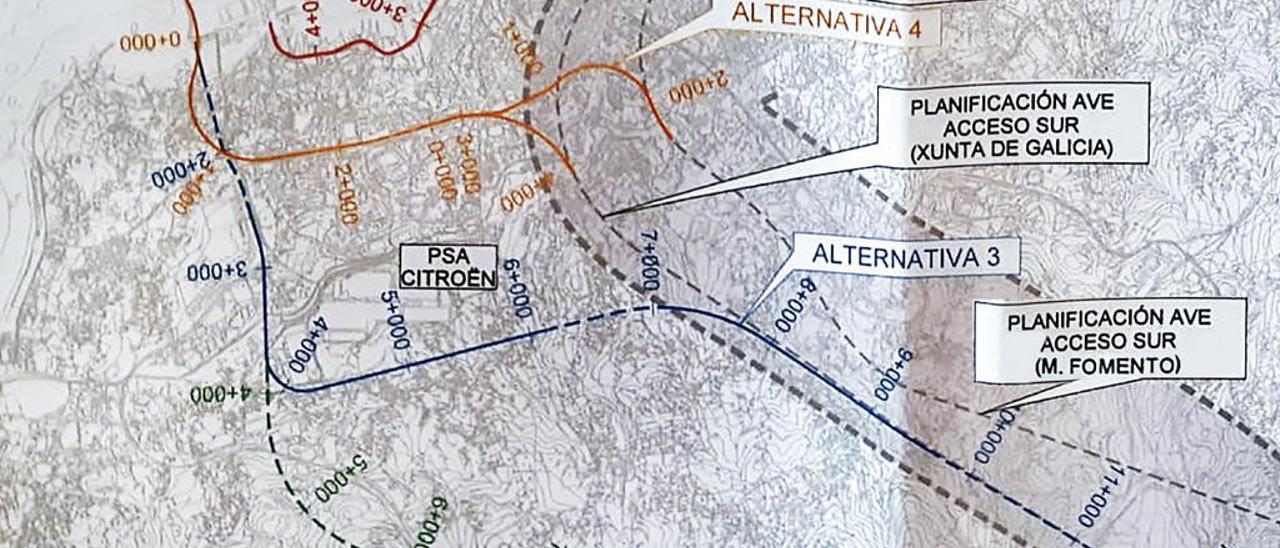 Remarcada en color naranja, la &quot;Alternativa 4&quot; que defiende el Puerto para llevar el tren a Bouzas. // FdV