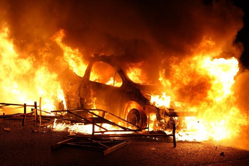 Manifestaciones violentas en Nanterre, Francia, después de que la policía matara a tiros a un joven de 17 años