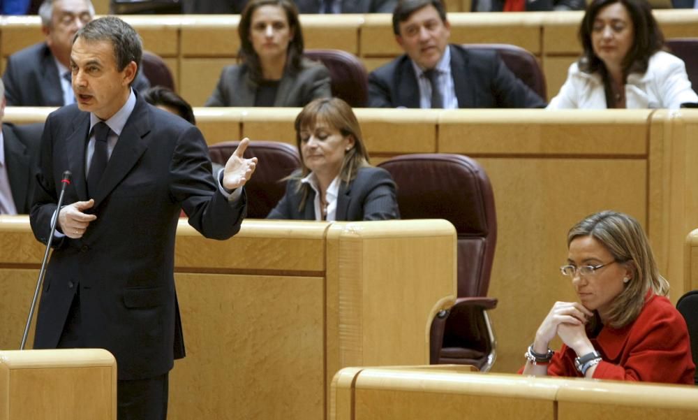 Chacón, acompañada aquí por José Luis Rodríguez Zapatero, quien siempre la tuvo entre su circulo de confianza más cercano. EFE