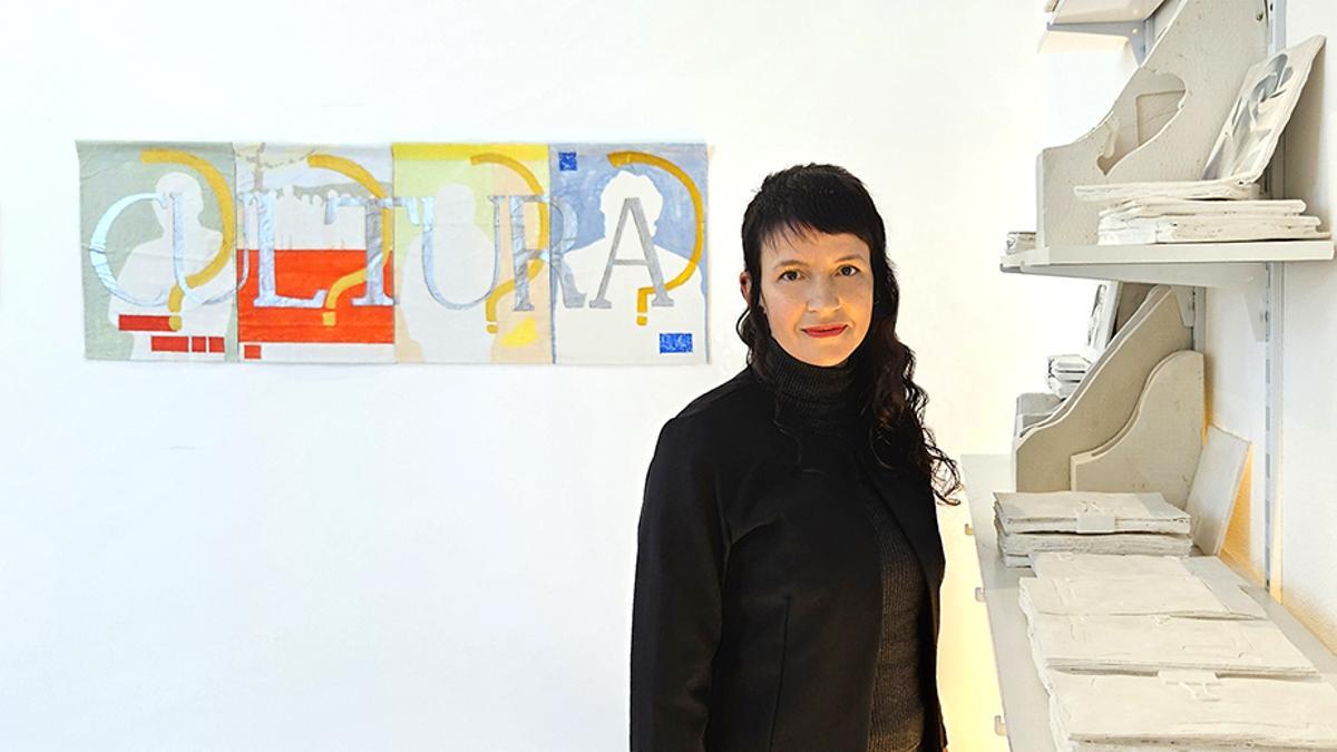 Lluci Juan en la exposición "La Vall és ampla" en la Fundació Caixa Ontinyent.