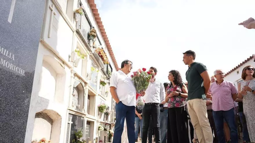Vídeo | Badajoz homenajea a las víctimas de la toma de la ciudad: “Recordar a quienes dieron su vida por la libertad no divide; el silencio sí”