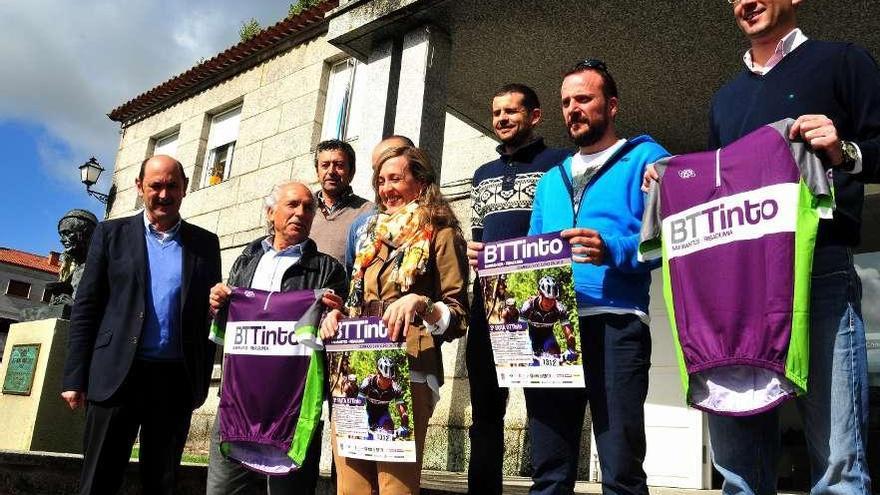 Un momento del acto de presentación en el Concello de Ribadumia.  // Iñaki Abella