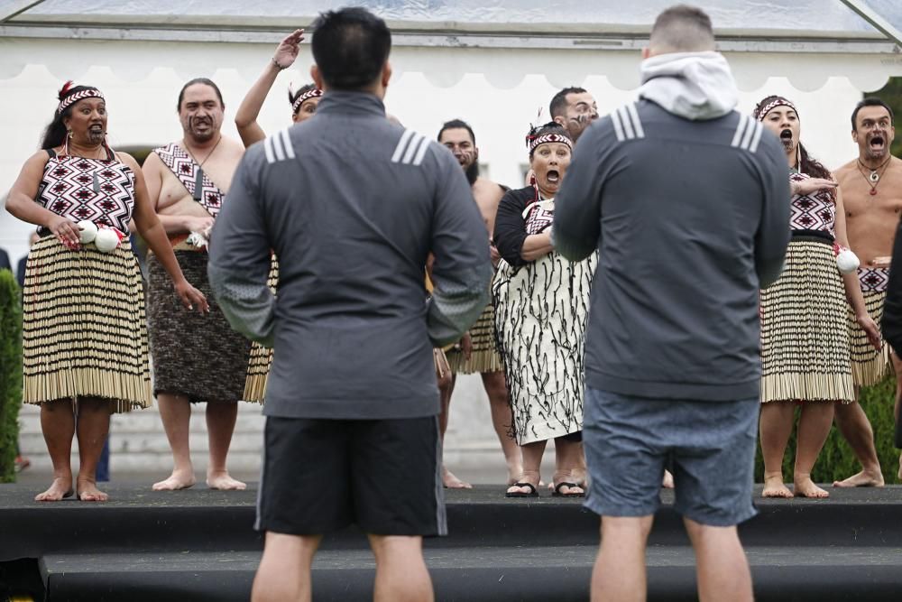 Los All Blacks dirigen un entrenamiento con alumnos en Gijón