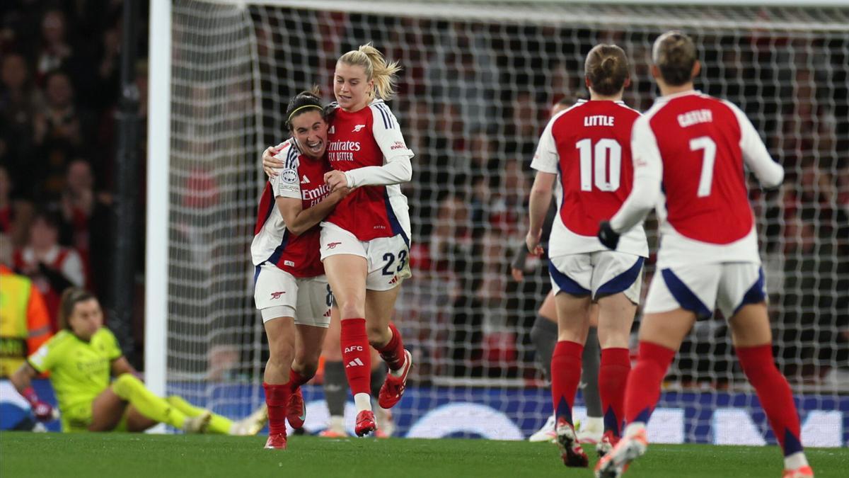 Mariona Caldentey, en un partido con el Arsenal.